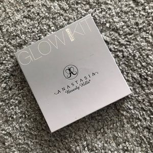 Anastasia Beverly Hills Gleam Glow Kit